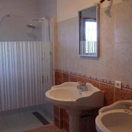 לינה וארוחת בוקר D'hotes A D'herault