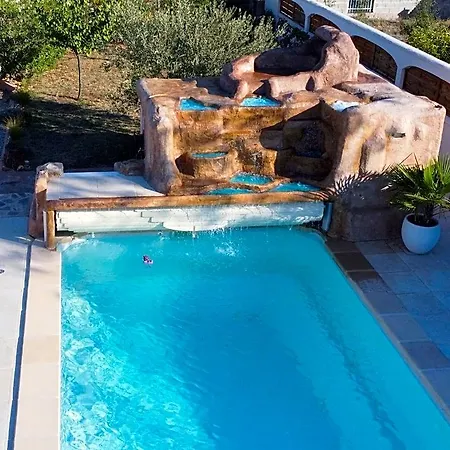 D'hotes A D'herault לינה וארוחת בוקר 4*
